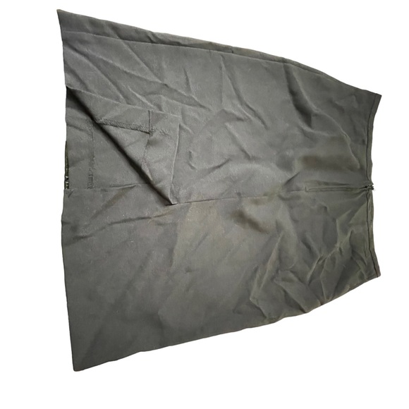 Black polyester skirt size 8 - Picture 4 of 12